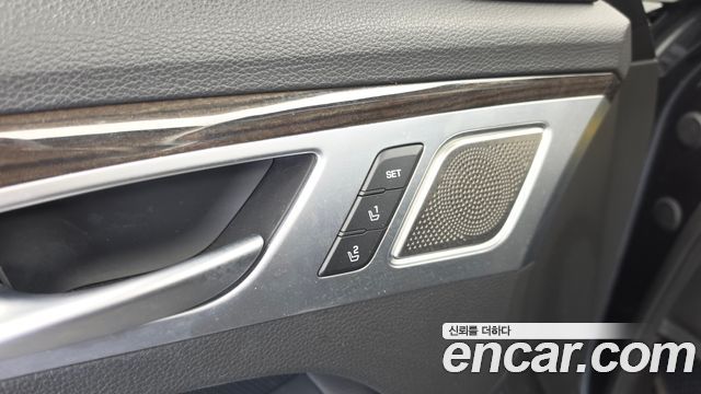Genesis G80 2018 — photo 35