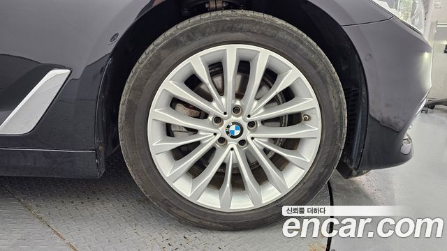 BMW 5-Series 2020 — photo 5