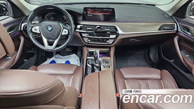 BMW 5-Series 2020 — photo 10
