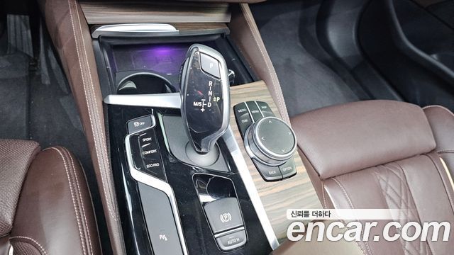 BMW 5-Series 2020 — photo 12
