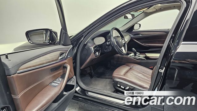 BMW 5-Series 2020 — photo 13