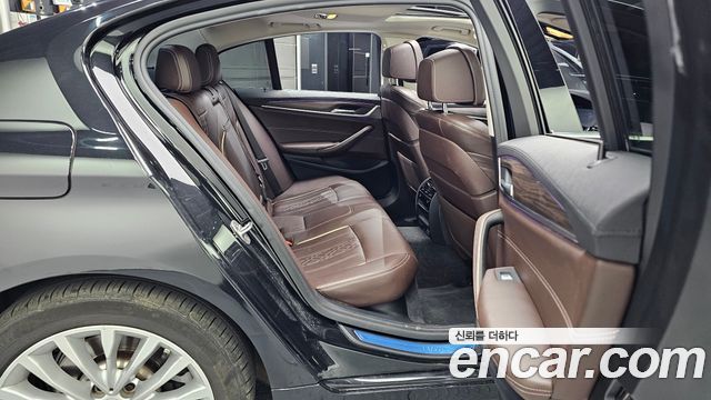 BMW 5-Series 2020 — photo 18