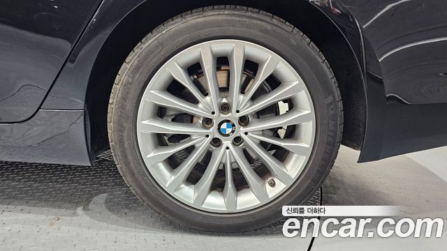 BMW 5-Series 2020 — photo 7
