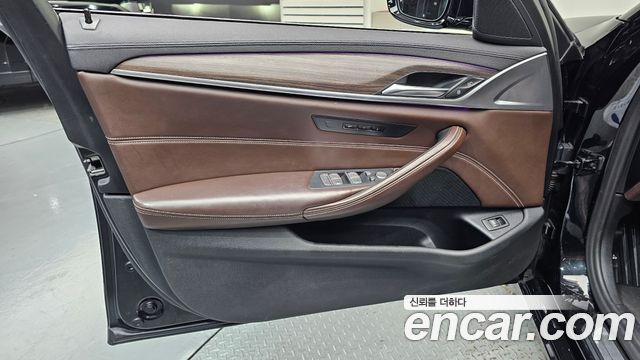 BMW 5-Series 2020 — photo 14