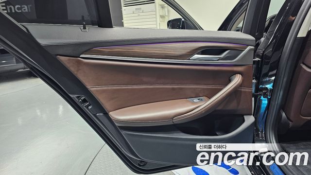BMW 5-Series 2020 — photo 15