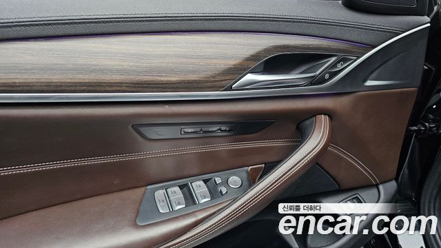 BMW 5-Series 2020 — photo 30