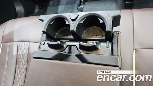 BMW 5-Series 2020 — photo 32