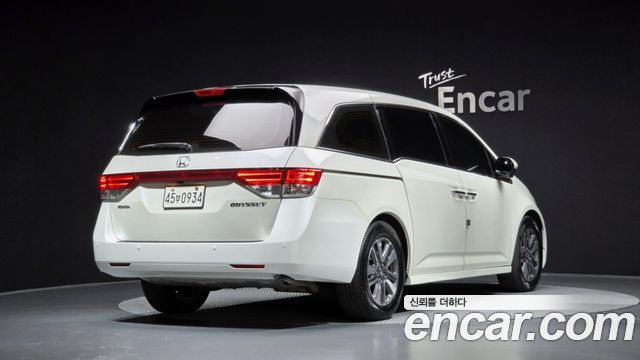 Honda Odyssey 2016 — photo 2