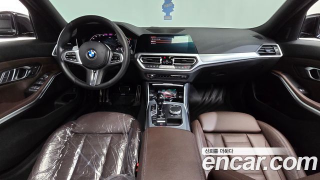 BMW 3-Series 2022 — photo 10