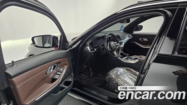 BMW 3-Series 2022 — photo 13
