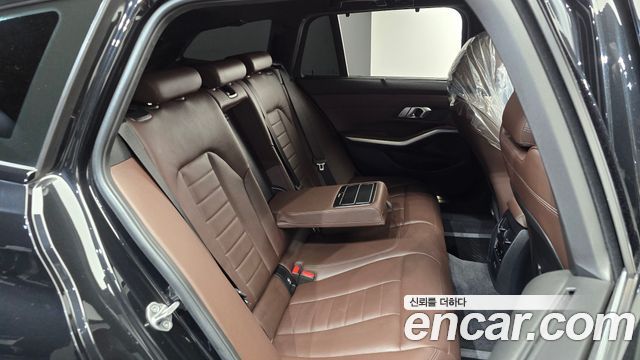 BMW 3-Series 2022 — photo 17