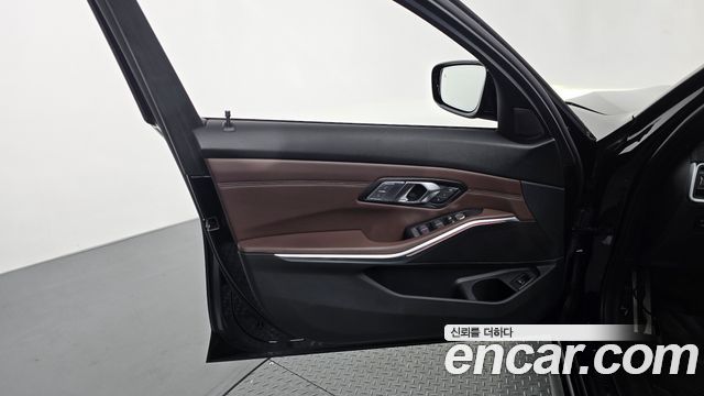 BMW 3-Series 2022 — photo 14