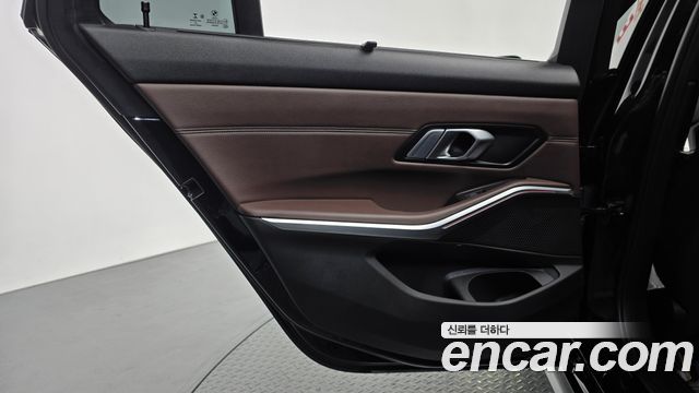 BMW 3-Series 2022 — photo 15