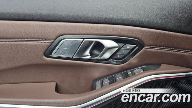 BMW 3-Series 2022 — photo 30