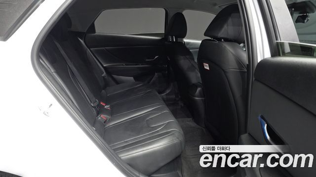 Hyundai AVANTE 2021 — photo 18