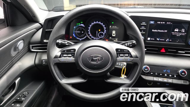 Hyundai AVANTE 2021 — photo 19