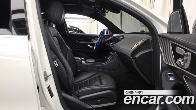 Mercedes-Benz EQC 2020 — photo 17