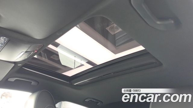 Mercedes-Benz EQC 2020 — photo 24