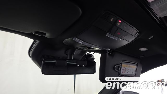 Mercedes-Benz EQC 2020 — photo 25