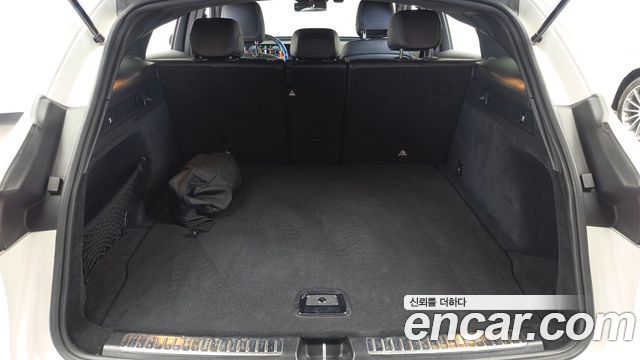 Mercedes-Benz EQC 2020 — photo 26