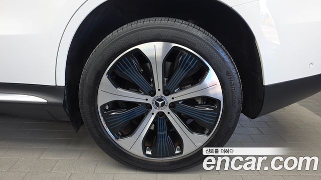 Mercedes-Benz EQC 2020 — photo 7