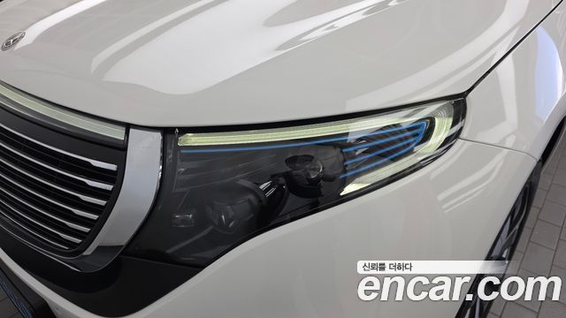 Mercedes-Benz EQC 2020 — photo 8