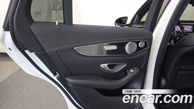 Mercedes-Benz EQC 2020 — photo 15