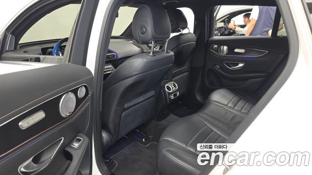 Mercedes-Benz EQC 2020 — photo 16