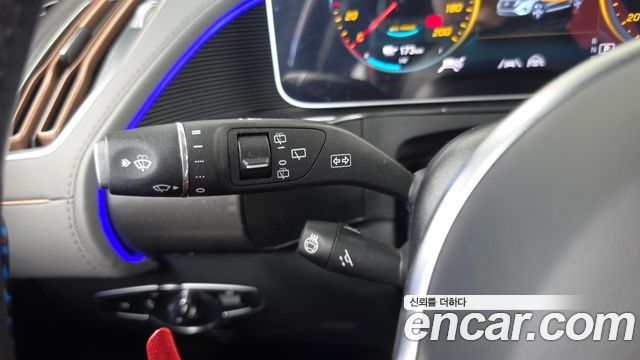 Mercedes-Benz EQC 2020 — photo 27