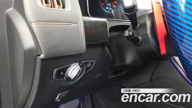 Mercedes-Benz EQC 2020 — photo 31