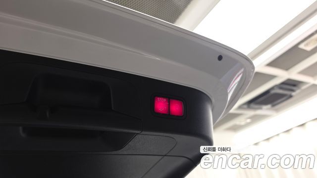 Mercedes-Benz EQC 2020 — photo 33