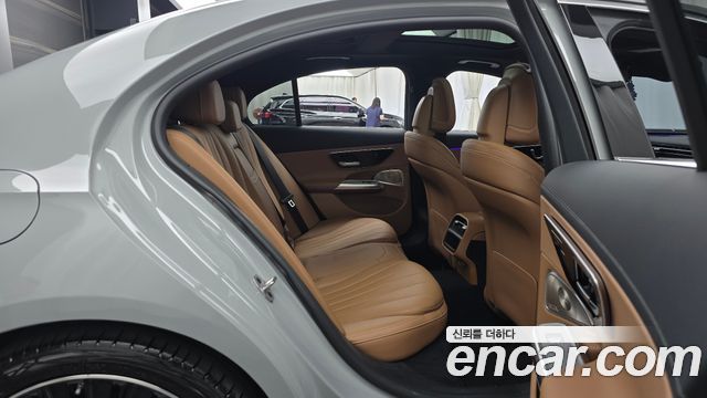 Mercedes-Benz E-Class 2024 — photo 12