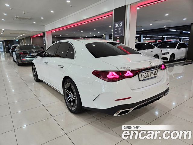 Mercedes-Benz E-Class 2026 — photo 2