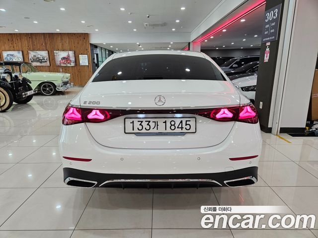 Mercedes-Benz E-Class 2026 — photo 4