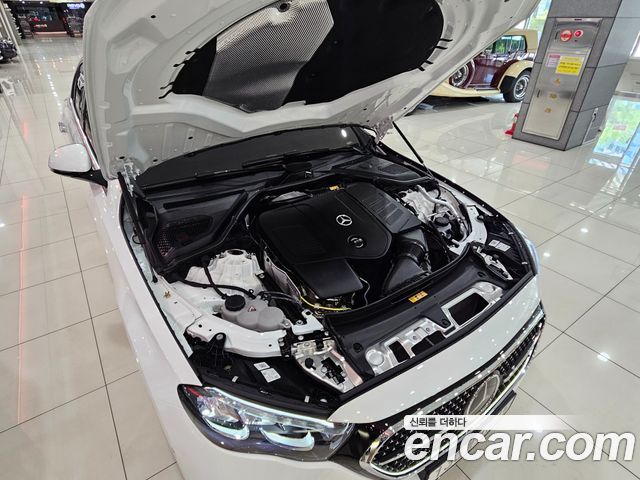 Mercedes-Benz E-Class 2026 — photo 6