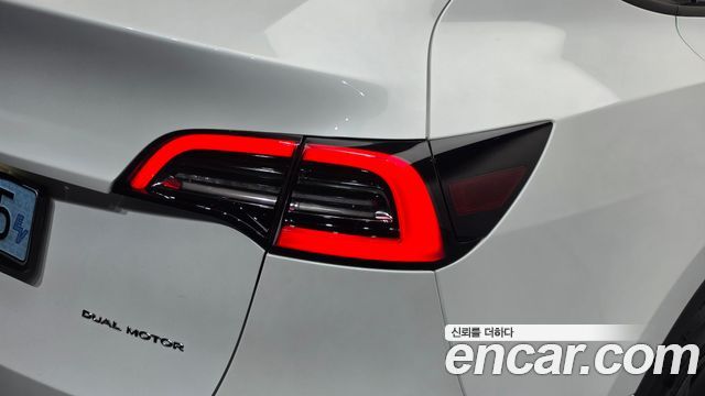 Tesla Model Y 2022 — photo 9
