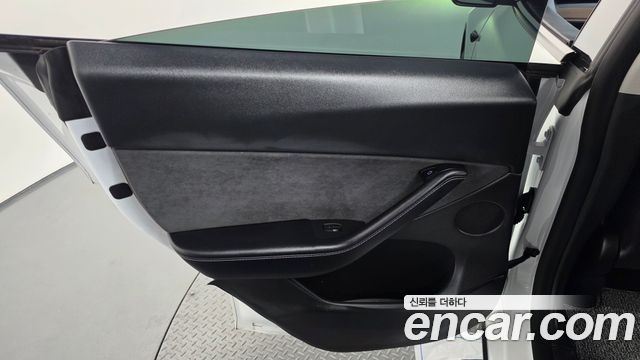Tesla Model Y 2022 — photo 15
