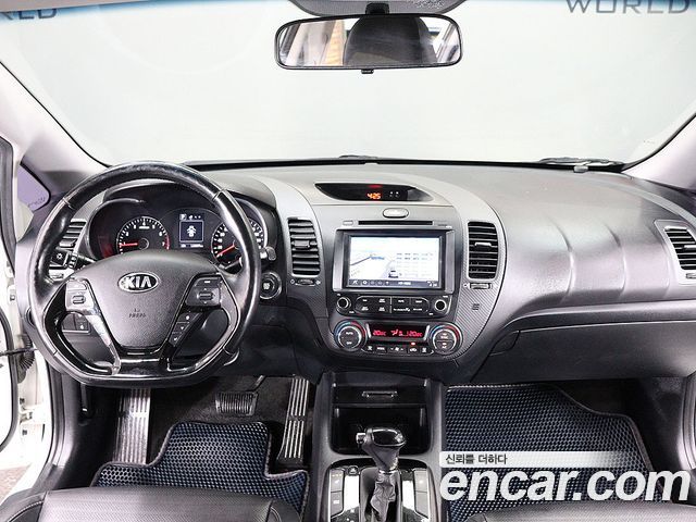 Kia K3 2016 — photo 15