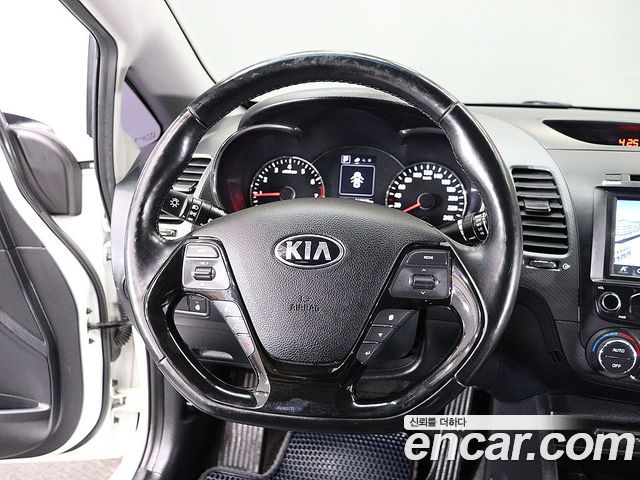 Kia K3 2016 — photo 16