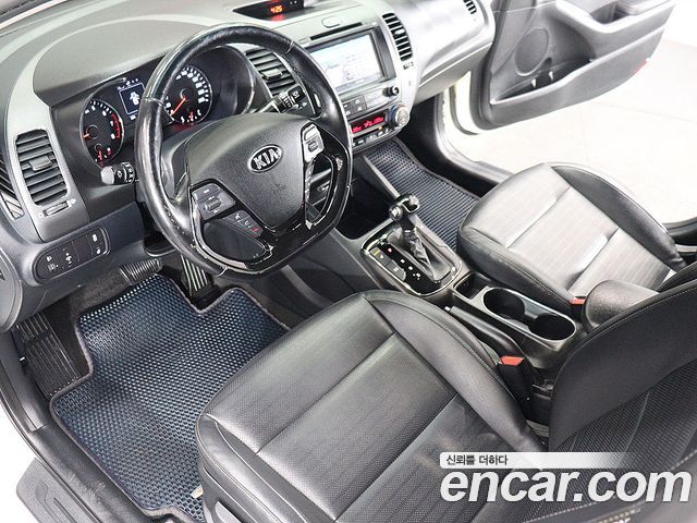 Kia K3 2016 — photo 18