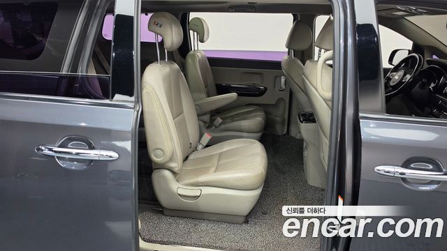 Kia Canival 2018 — photo 17