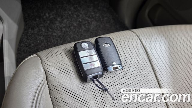 Kia Canival 2018 — photo 23