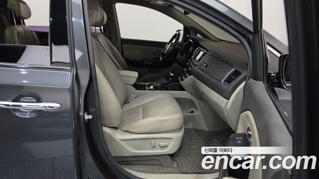 Kia Canival 2018 — photo 16