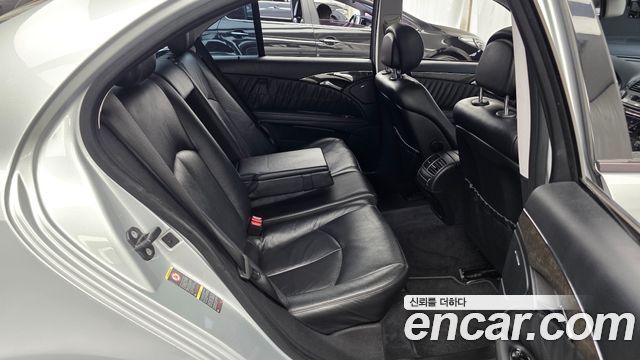 Mercedes-Benz E-Class 2007 — photo 12