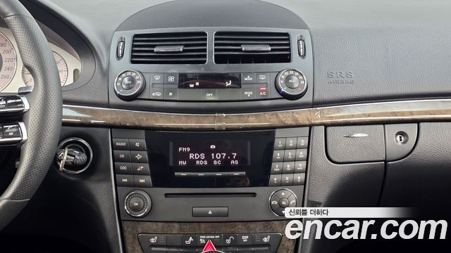 Mercedes-Benz E-Class 2007 — photo 14