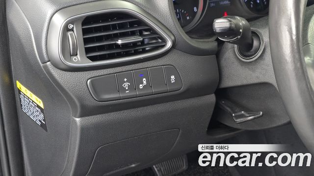 Hyundai i30 2017 — photo 16