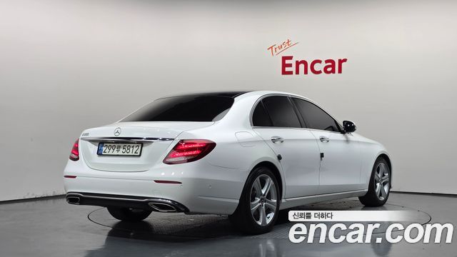 Mercedes-Benz E-Class 2018 — photo 2
