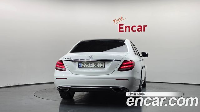 Mercedes-Benz E-Class 2018 — photo 4