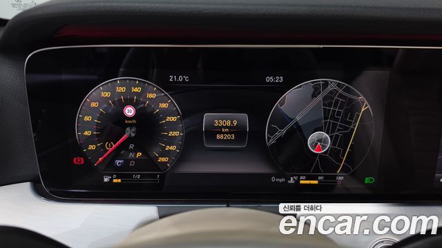 Mercedes-Benz E-Class 2018 — photo 8