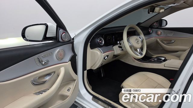 Mercedes-Benz E-Class 2018 — photo 10